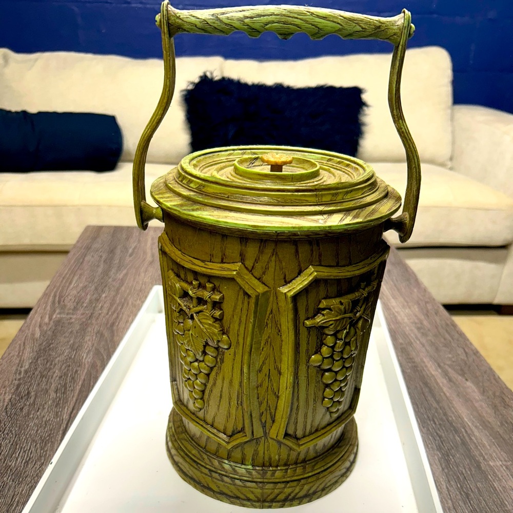 vintage Mid-Century Modern (MCM) plastic ice bucket, from the 1960s
